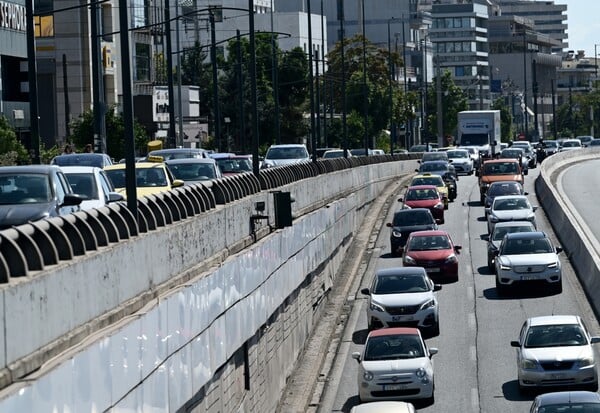 Κίνηση στους δρόμους: Σύγκρουση 5 IX στην Κηφισίας - Πού υπάρχουν προβλήματα