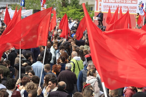 Πρωτομαγιά: Πλήθος κόσμου στις συγκεντρώσεις ζητώντας «δικαιοσύνη και αλληλεγγύη»
