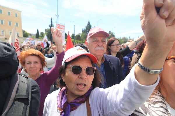 Πρωτομαγιά: Πλήθος κόσμου στις συγκεντρώσεις ζητώντας «δικαιοσύνη και αλληλεγγύη»