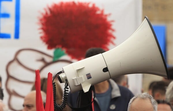 Πρωτομαγιά: Άνοιξαν οι δρόμοι και οι σταθμοί του μετρό στο κέντρο