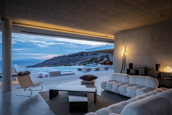 O θρύλος του βρετανικού design Tom Dixon πουλάει τη βίλα του στη Μύκονο για 25 εκατομμύρια δολάρια