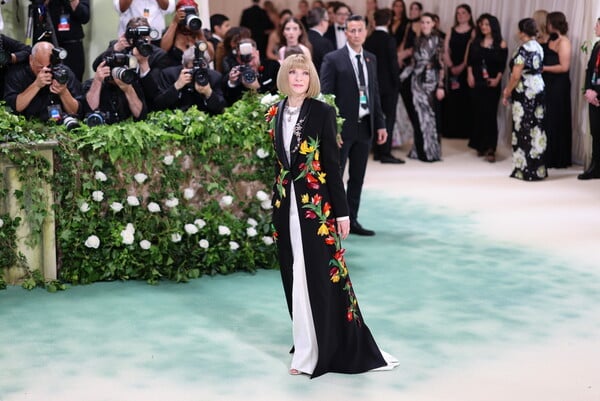 Άννα Γουίντουρ για το Met Gala: Οι λεπτομέρειες και η εμφάνιση του Κόλμαν Ντομίνγκο