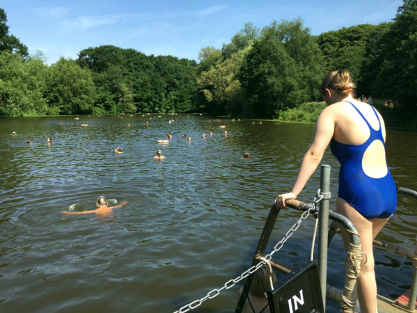 Η πισίνα γυναικών του Hampstead Heath δεν αποκλείει τρανς γυναίκες, παρά την απόφαση του Ανωτάτου Δικαστηρίου