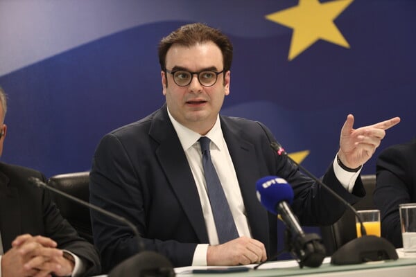 ΕΝΦΙΑ: Ο Κυριάκος Πιερρακάκης διαψεύδει τα σενάρια κατάργησής του