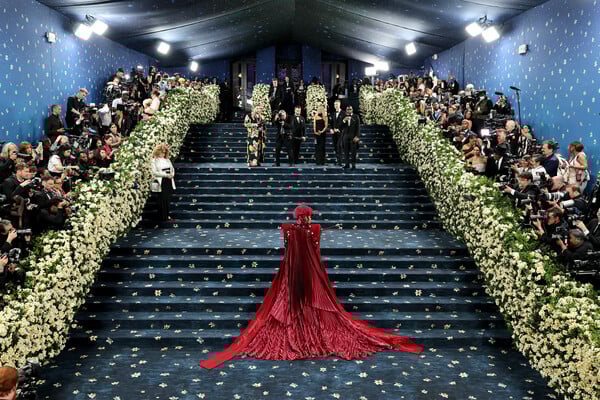 Met Gala 2025: Ο ελληνικός μύθος πίσω από το μπλε χαλί