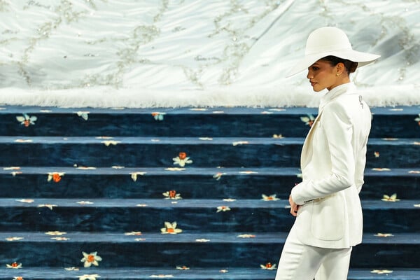 Met Gala 2025: Το βαθύτερο νόημα πίσω από το μπλε χαλί