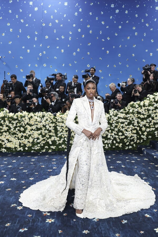 Met Gala 2025: 25 εμφανίσεις μαύρου στυλ που θα μείνουν αξέχαστες