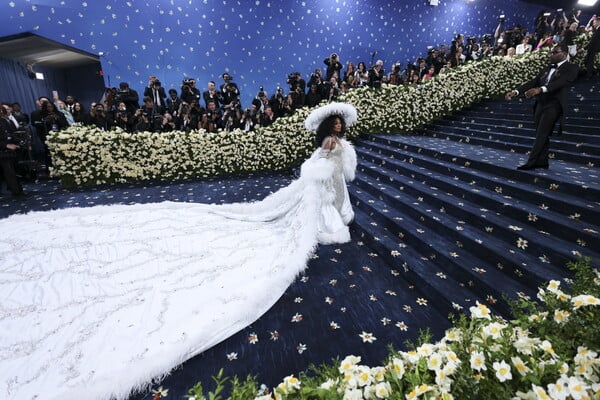 Met Gala 2025: 25 εμφανίσεις μαύρου στυλ που θα μείνουν αξέχαστες