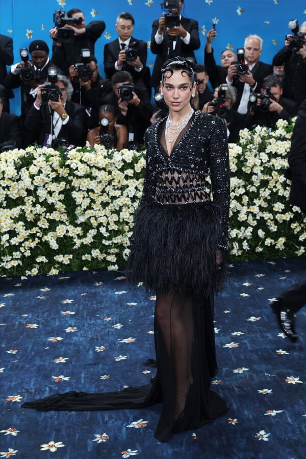 Met Gala 2025: 25 εμφανίσεις μαύρου στυλ που θα μείνουν αξέχαστες