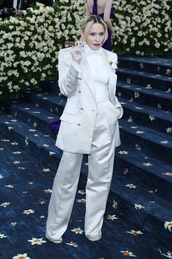 Met Gala 2025: 25 εμφανίσεις μαύρου στυλ που θα μείνουν αξέχαστες