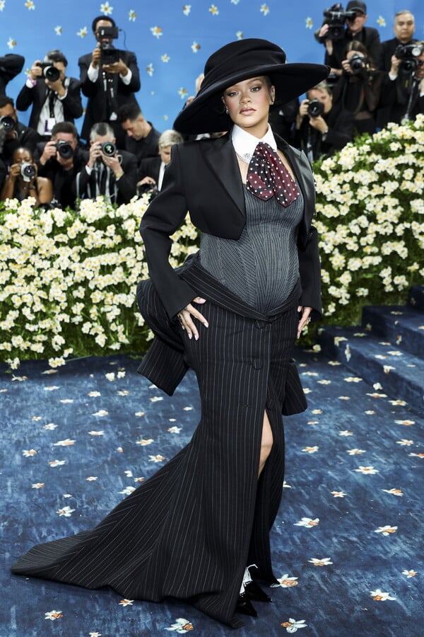 Met Gala 2025: 25 εμφανίσεις μαύρου στυλ που θα μείνουν αξέχαστες