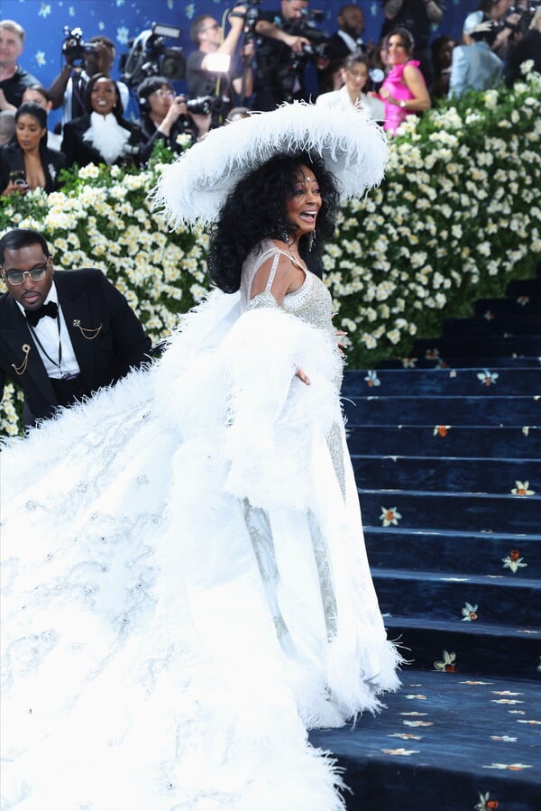 Met Gala 2025: 25 εμφανίσεις μαύρου στυλ που θα μείνουν αξέχαστες