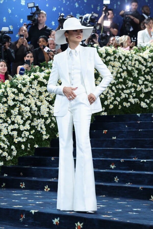 Met Gala 2025: 25 εμφανίσεις μαύρου στυλ που θα μείνουν αξέχαστες