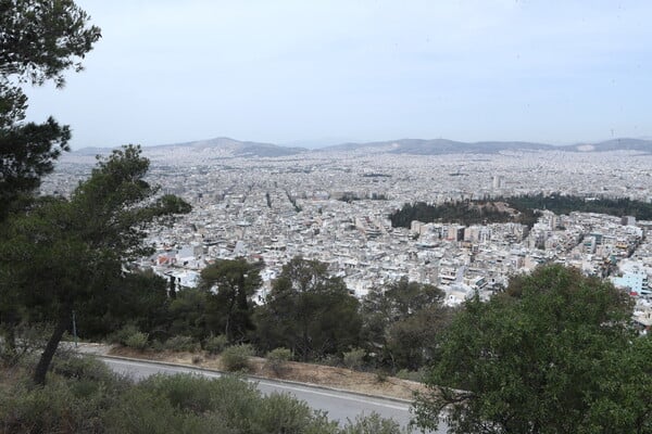Καιρός: Στους 30 η θερμοκρασία - Επιμένει η αφρικανική σκόνη