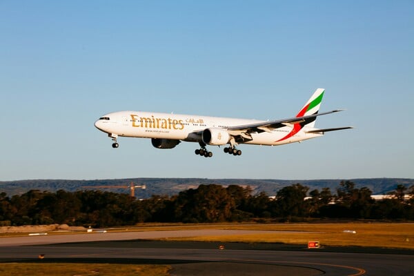 Η Emirates ανακοινώνει κέρδη-ρεκόρ, καθώς οι επιβάτες επιλέγουν ακριβές θέσεις