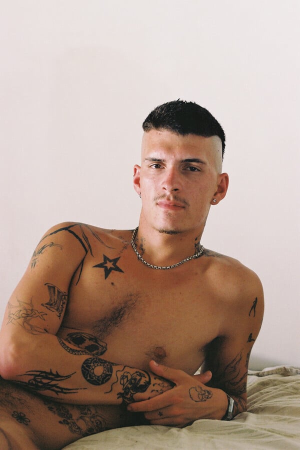 Morning Wood: Η Αθήνα ξυπνάει καυλωμένη. Ανάγνωση με το ποτήρι γάλα σου…