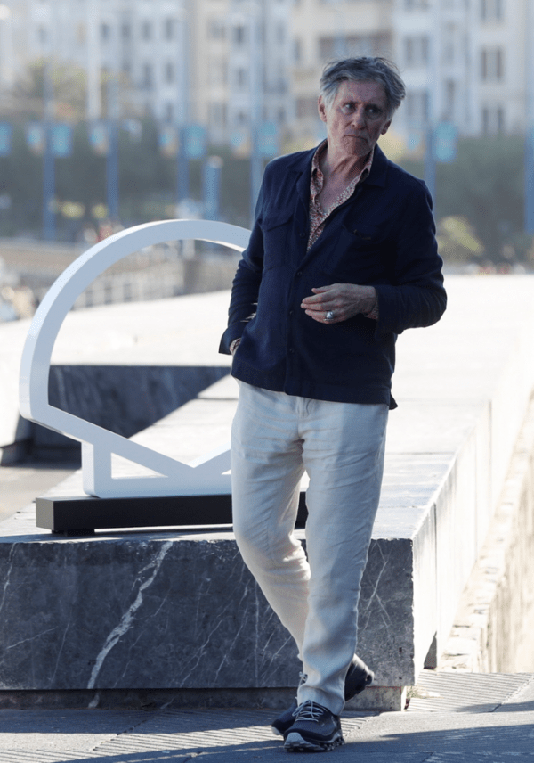 Γκάμπριελ Μπερν: Ο «συνήθης ύποπτος» που ξεκίνησε από το ταραγμένο Δουβλίνο για να κατακτήσει το Χόλιγουντ