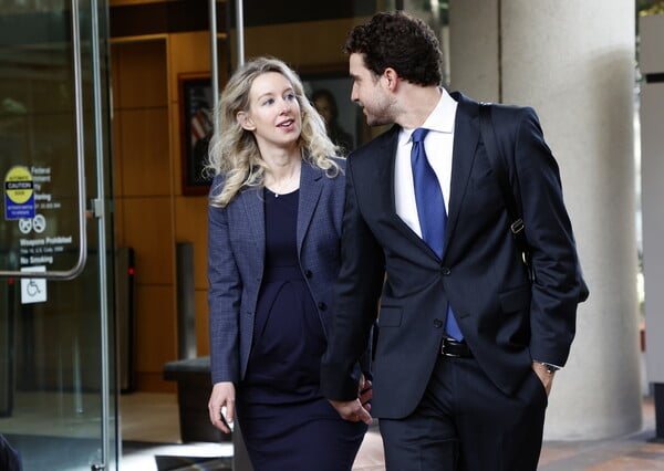 Theranos 2.0; Ο σύντροφος της Ελίζαμπεθ Χολμς ιδρύει βιοτεχνολογική startup