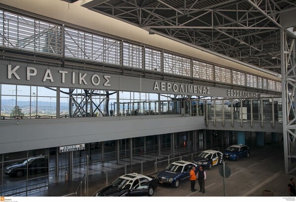 Θεσσαλονίκη: Αναγκαστική προσγείωση στο αεροδρόμιο Μακεδονία - Επιβάτης επιτέθηκε στο πλήρωμα