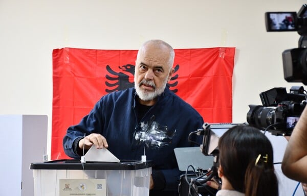 Εκλογές στην Αλβανία: Καταγγελίες για παρατυπίες και συλλήψεις - Τι ώρα τα πρώτα αποτελέσματα