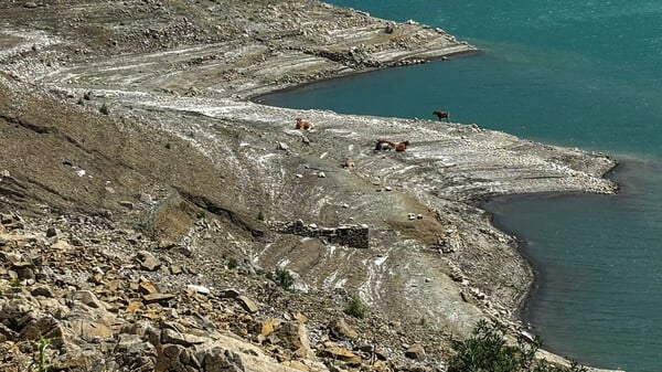 ΛΙΜΝΗ ΜΟΡΝΟΥ ΧΑΜΗΛΗ ΣΤΑΘΜΗ ΝΕΡΟΥ