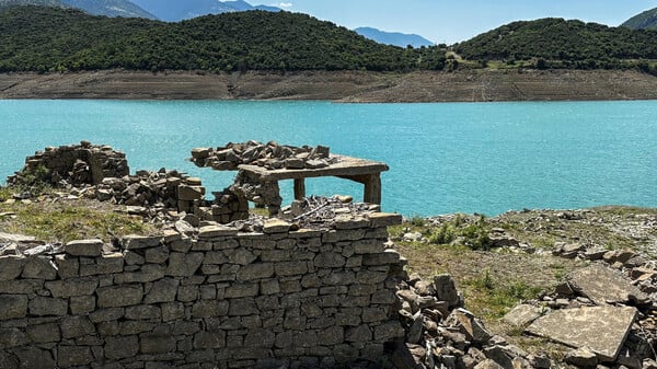 ΛΙΜΝΗ ΜΟΡΝΟΥ ΧΑΜΗΛΗ ΣΤΑΘΜΗ ΝΕΡΟΥ
