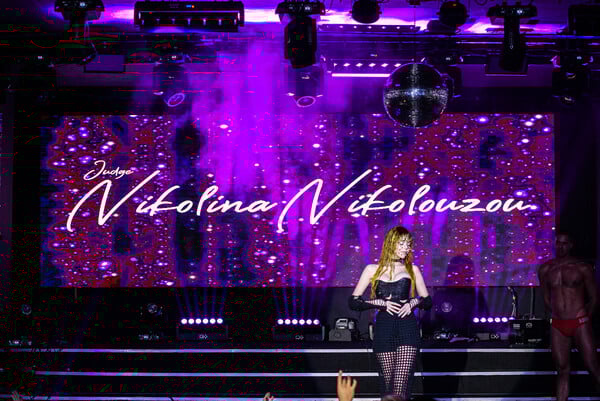 Miss Hellas Drag Pageant 2025: Μια βραδιά αφιερωμένη στην τέχνη της διαφορετικότητας//Μια βραδιά στα drag καλλιστεία: Εκεί όπου γιορτάζεται με ενθουσιασμό η διαφορετικότητα//«Δεν περιγράφεται το συναίσθημα όταν γίνομαι drag queen − είναι πολύ δυνατό»