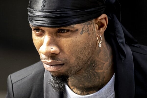 Ο ράπερ Tory Lanez μαχαιρώθηκε 14 φορές σε φυλακή της Καλιφόρνια