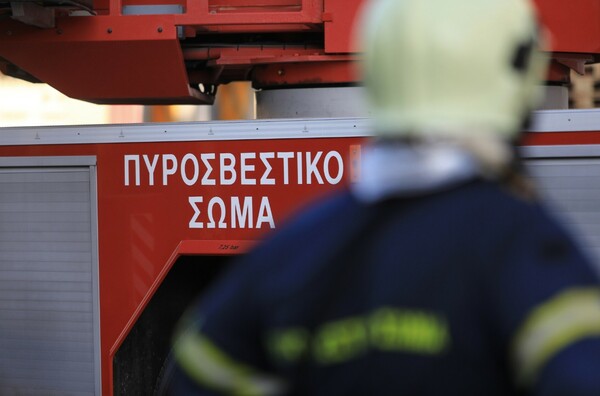 Σπάτα: Φωτιά τώρα σε κατάστημα στο εκπτωτικό χωριό 