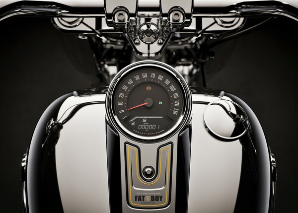 Harley-Davidson Fat Boy Gray Ghost: 35 χρόνια ιστορίας σε μία συλλεκτική έκδοση