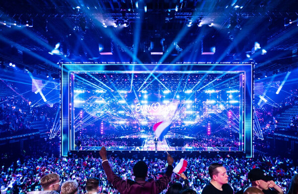 Eurovision 2025: Η ΕΕ κατακεραυνώνει την EBU για την απαγόρευση σημαίας της