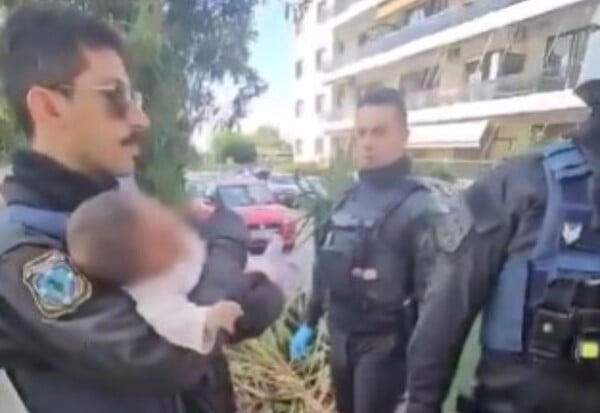 ΒΡΕΦΟΣ ΑΛΙΜΟΣ ΑΣΤΥΝΟΜΙΚΟΣ ΑΓΚΑΛΙΑ
