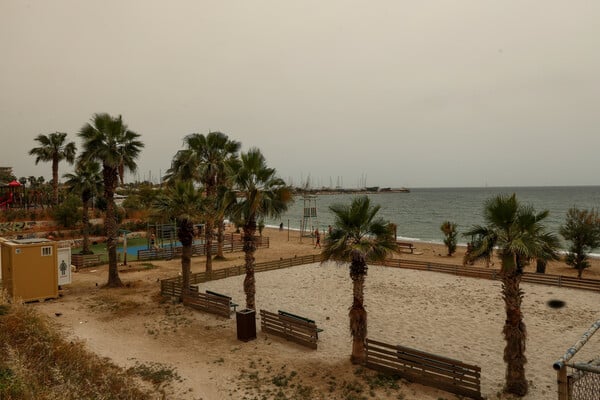 «Βυθισμένη» στην αφρικανική σκόνη η Αθήνα σήμερα