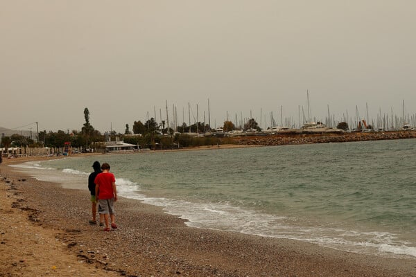 «Βυθισμένη» στην αφρικανική σκόνη η Αθήνα σήμερα
