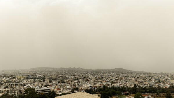 Καιρός: Επιμένει η αφρικανική σκόνη, ανεβαίνει η θερμοκρασία