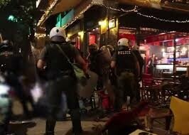 Νέα αστυνομική επιχείρηση στη Νομική - Αστυνομικοί εισέβαλαν σε καταστήματα στα Εξάρχεια 