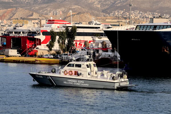Συλλήψεις για λαθραία τσιγάρα σε Μύκονο και Πειραιά – Κατασχέθηκαν 72.000 τεμάχια