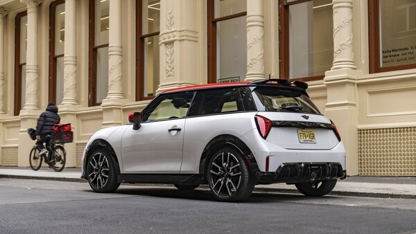 To MINI John Cooper Works στους δρόμους της Νέας Υόρκης