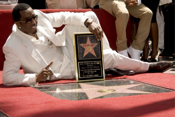 Sean "Diddy" Combs: Μέσα στα λευκά πάρτι του «γυμνού» βασιλιά που όλοι ήθελαν να φωτογραφηθούν μαζί του