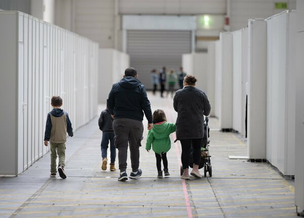 Οι αλλαγές που φέρνουν στο μεταναστευτικό η πρόσφατη απόφαση της Λειψίας και η νέα πολιτική του Μερτς/ Μεταναστευτικό: Από τη Μέρκελ στον Μερτς και η αλλαγή που φέρνει η απόφαση της Λειψίας