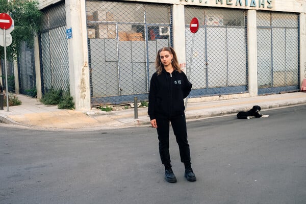 AEON: Η «ντίβα από την Κρήτη» που παντρεύει τη ραπ με τη λύρα
