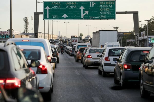 Κίνηση στους δρόμους: Μεγάλες καθυστερήσεις σε Κηφισό, Κηφισίας και το κέντρο της Αθήνας