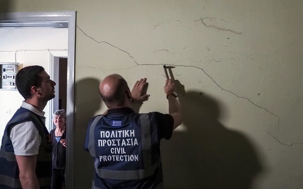 Σεισμοί στην Εύβοια: Προς κατεδάφιση τρία σπίτια - «Υπάρχει ρήγμα που μπορεί να δώσει 5,5 Ρίχτερ» 