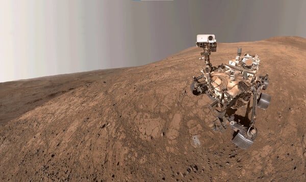 Selfie στον Άρη: Το Mars Perseverance της NASA κι ένας στρόβιλος σκόνης δίπλα του