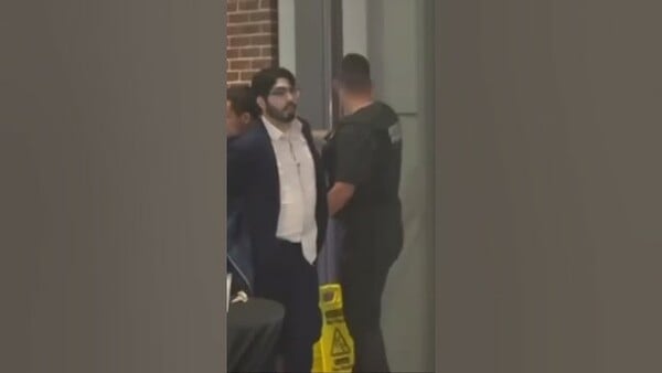 Δολοφονία Ισραηλινών στην Ουάσινγκτον: Η στιγμή που ο δράστης φωνάζει «ελευθερία στην Παλαιστίνη»