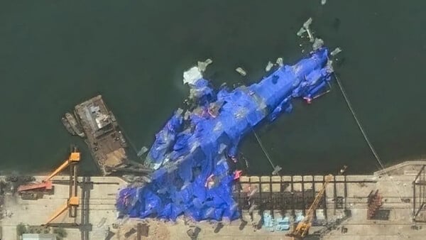 Βόρεια Κορέα: Νέες δορυφορικές εικόνες από το κατεστραμμένο πολεμικό πλοίο του Κιμ Γιονγκ Ουν 