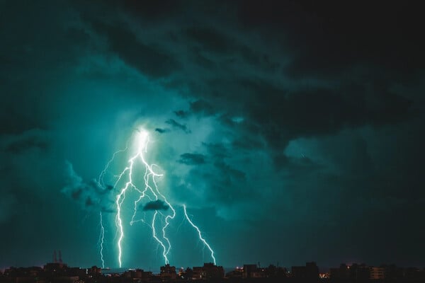 Καιρός - Μαρουσάκης: Ψυχρό μέτωπο από τα Βαλκάνια φέρνει ραγδαία επιδείνωση το μεσημέρι της Κυριακής