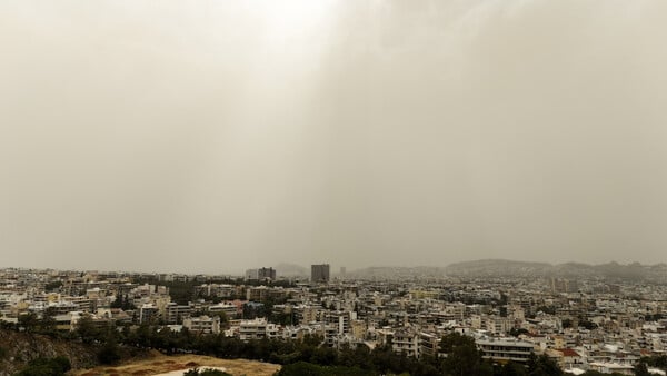 Καιρός: Πότε θα σταματήσουν οι βροχές - Πότε υποχωρεί η αφρικανική σκόνη