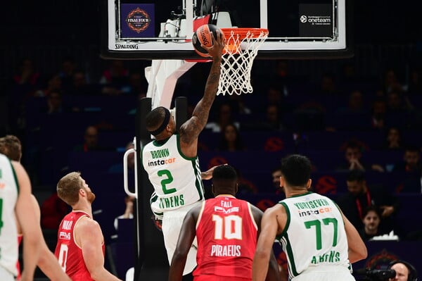 Live Oλυμπιακός - Παναθηναϊκός: 36-25 (B' περίοδος)