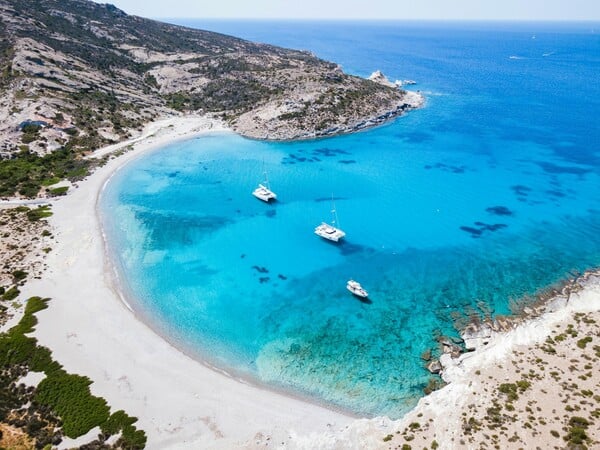 Το νησί που αποθεώνει το National Geographic αντί της «πανάκριβης και γεμάτης τουρίστες Σαντορίνης»